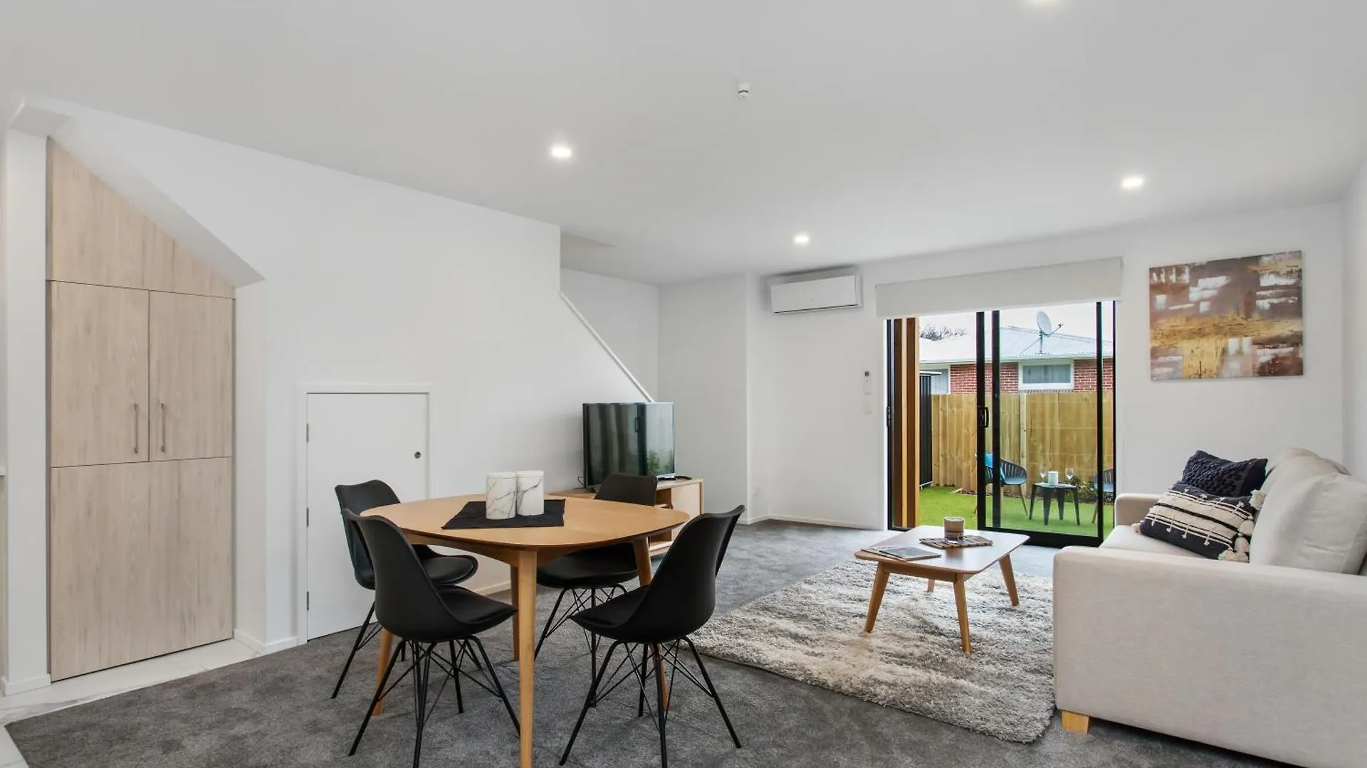 Prime Location Cosy Warm Free Off Street Park Apartment Addington