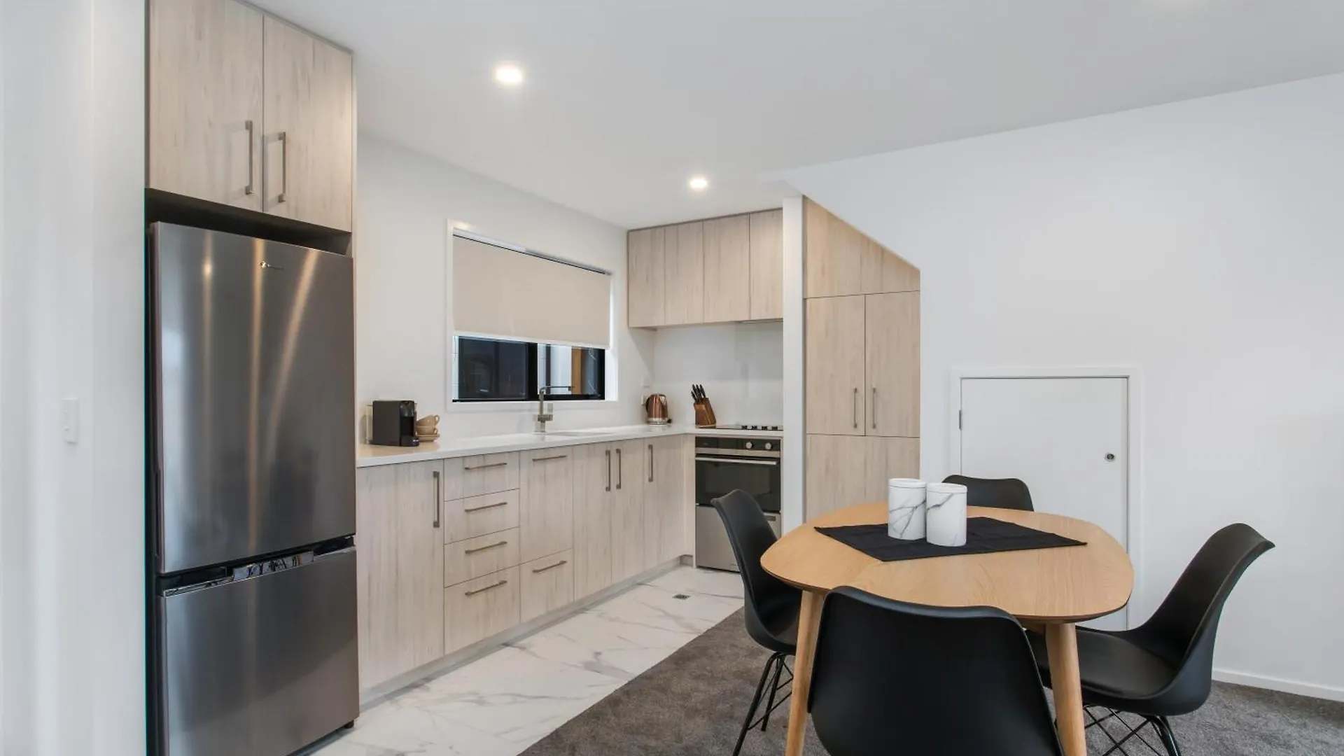 Prime Location Cosy Warm Free Off Street Park Apartment Addington New Zealand