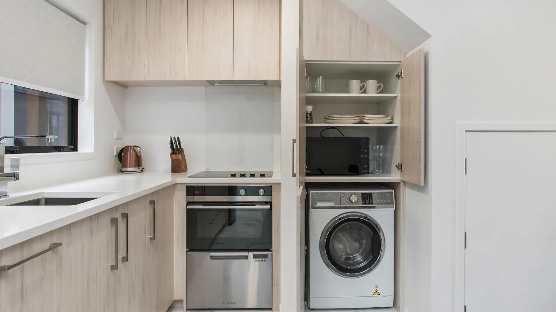 Prime Location Cosy Warm Free Off Street Park Apartment Addington